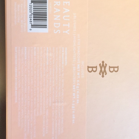 Compact Makeup - Picture 3 of 3